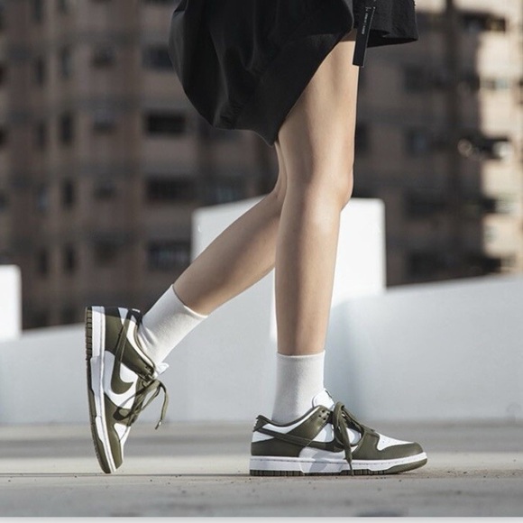 Nike | dunk low medium olive green | 7.5 - Picture 4 of 14